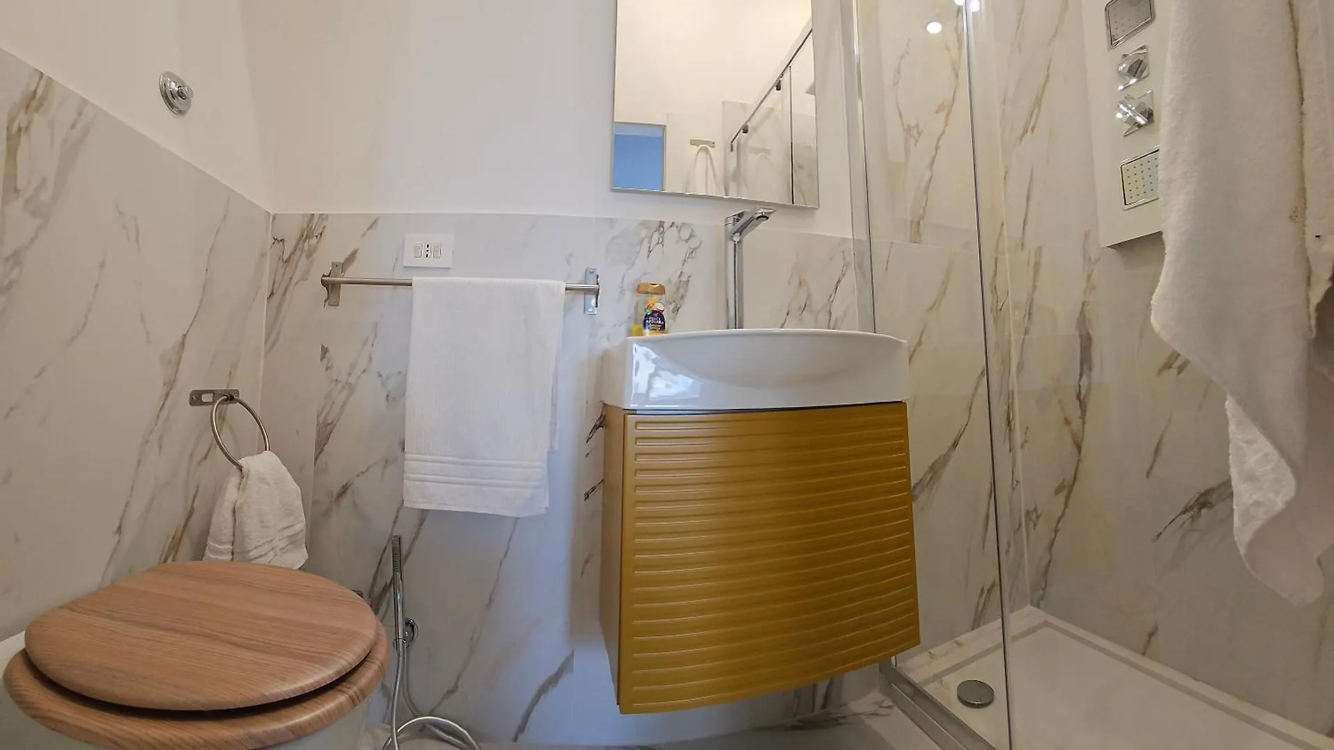 12 V Itali Hotel Róma Olaszország